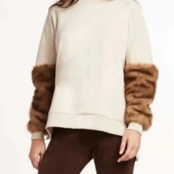 ⭐️ Elie Tahari Chante Knit Sweatshirt with Faux Fur Sleeves - Size Medium - NWOT - Picture 7 of 7